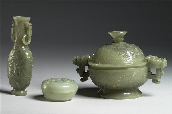 玉雕花卉龍耳爐