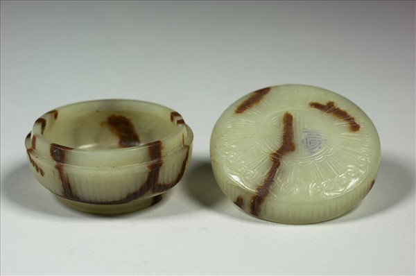 玉直棱紋壽字圓盒