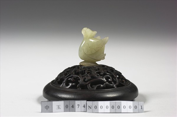 透雕花葉紋木蓋玉頂