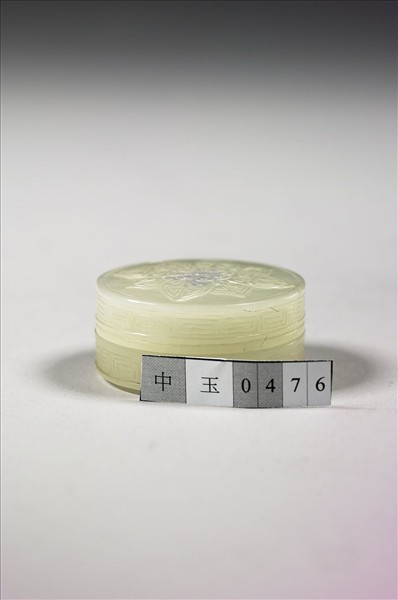 玉雕花圓盒