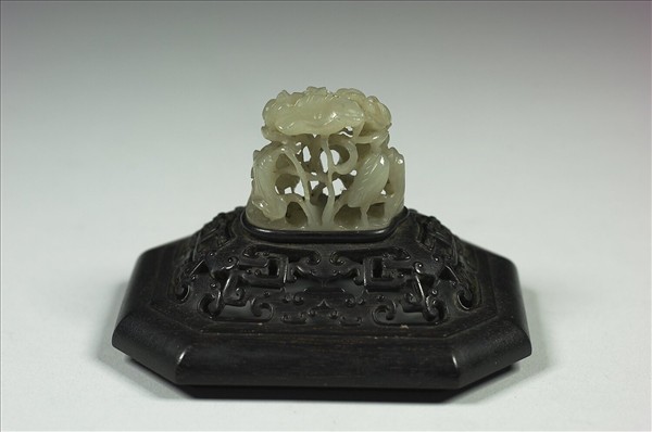 鏤空雲紋木蓋玉頂