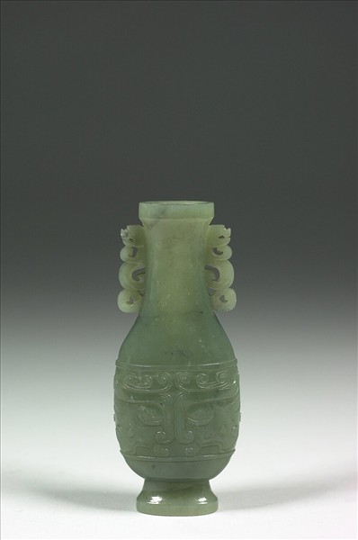 玉獸面龍耳瓶