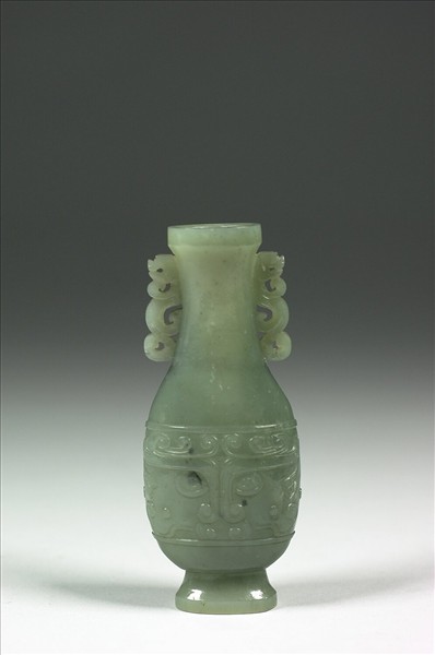 玉獸面龍耳瓶