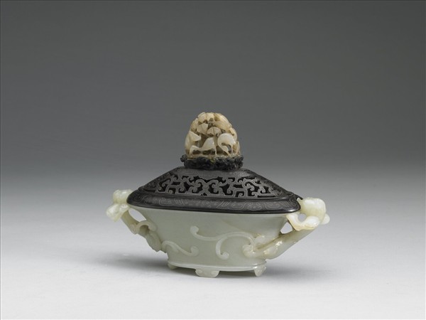 玉螭形耳爐