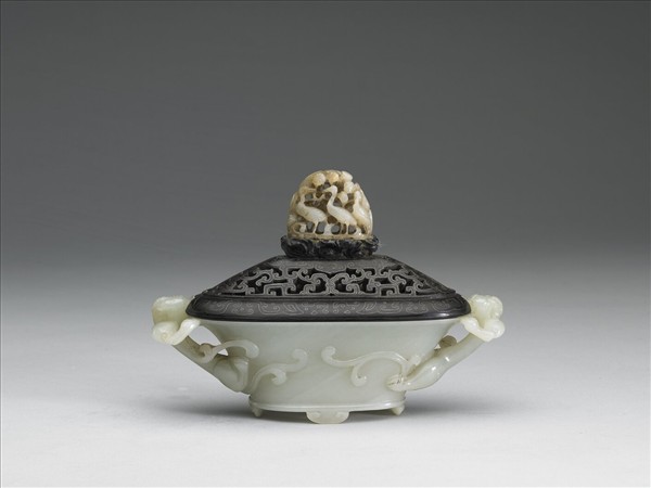 玉螭形耳爐