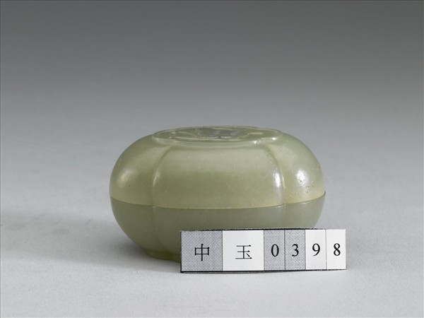 玉飛鳥紋海棠式盒