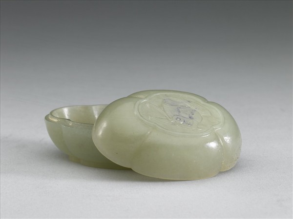 玉飛鳥紋海棠式盒