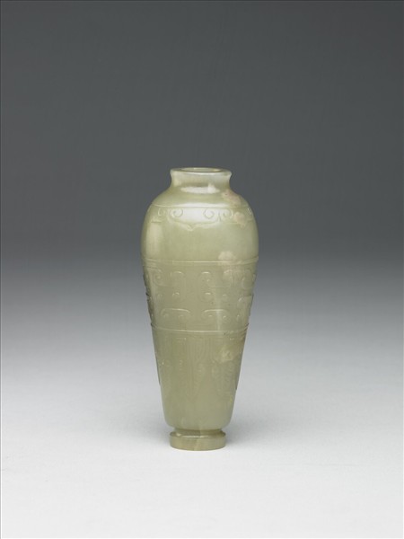 玉雲紋瓶