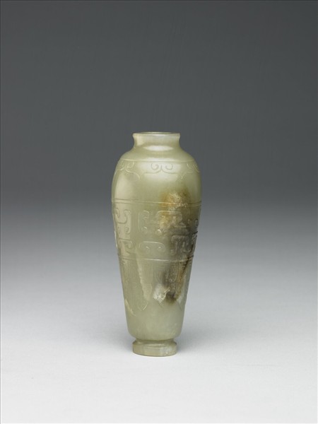 玉雲紋瓶