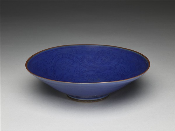 霽青釉雙龍戲珠紋碗