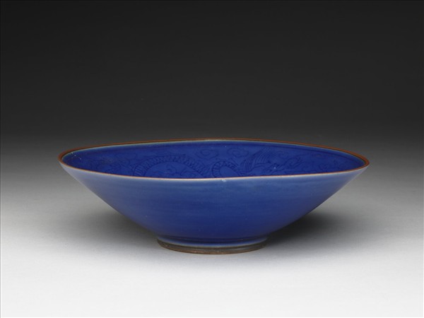 霽青釉雙龍戲珠紋碗