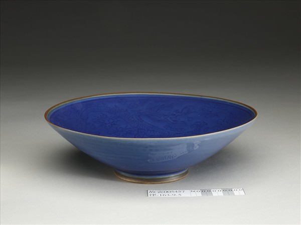 霽青釉雙龍戲珠紋碗