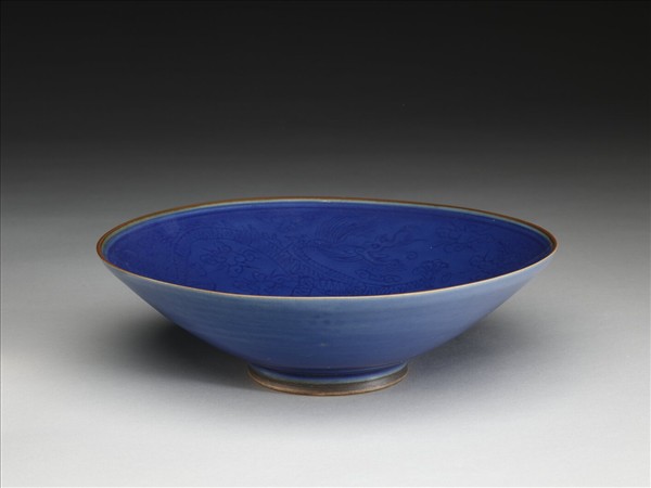 霽青釉雙龍戲珠紋碗