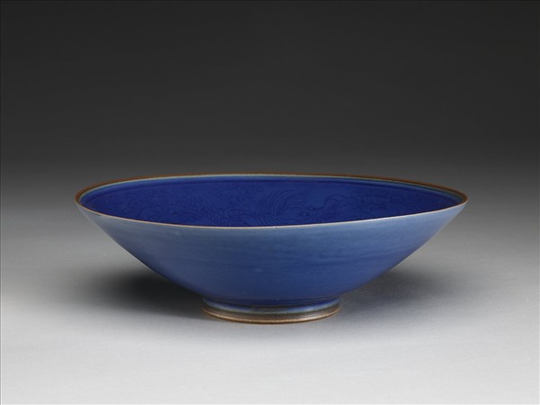 霽青釉雙龍戲珠紋碗