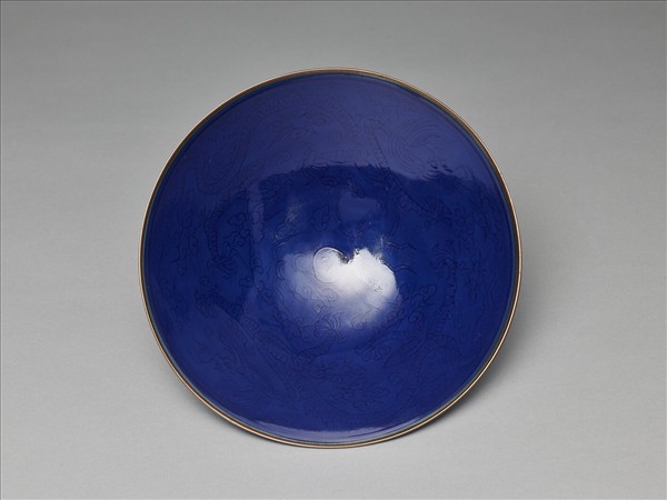 霽青釉雙龍戲珠紋碗