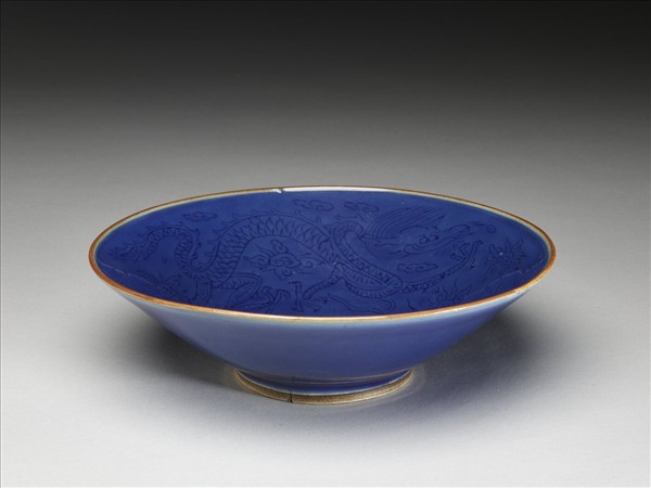 霽青釉雙龍戲珠紋碗