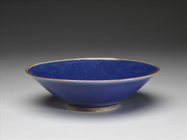 霽青釉雙龍戲珠紋碗