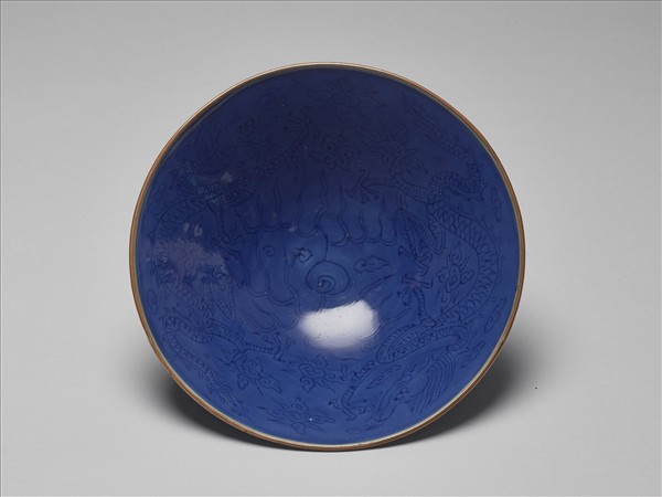 霽青釉雙龍戲珠紋碗