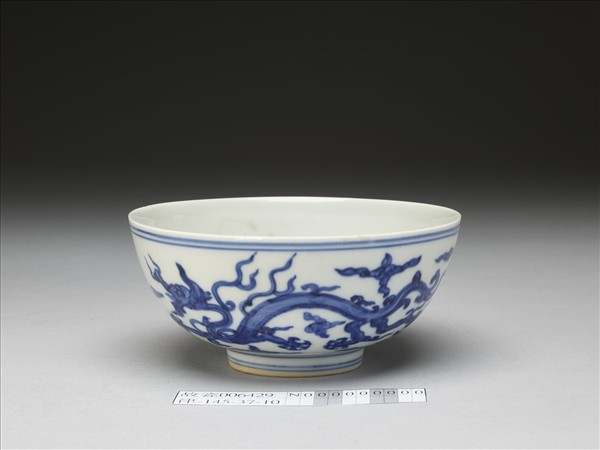 青花雲龍紋碗