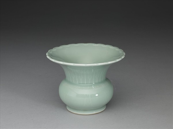 冬青釉壽字紋渣斗