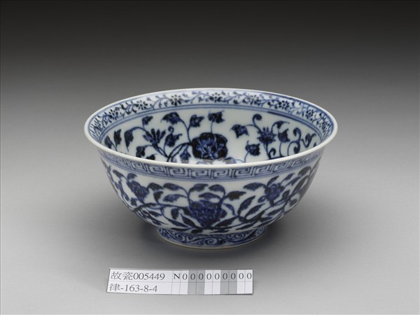 青花四季花卉紋碗