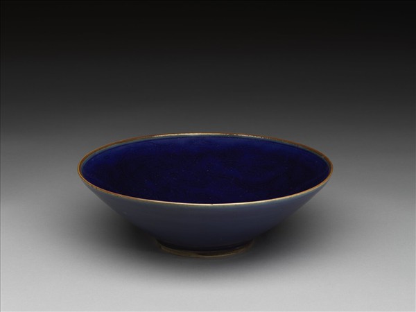 霽青釉雙龍戲珠紋碗