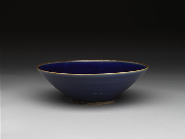 霽青釉雙龍戲珠紋碗