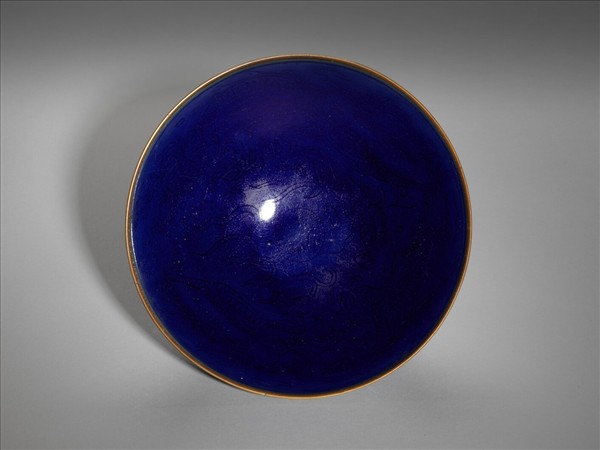 霽青釉雙龍戲珠紋碗