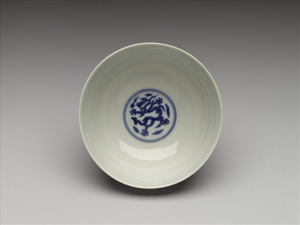 青花雲龍紋碗