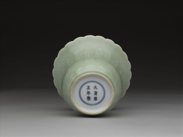 冬青釉壽字紋渣斗