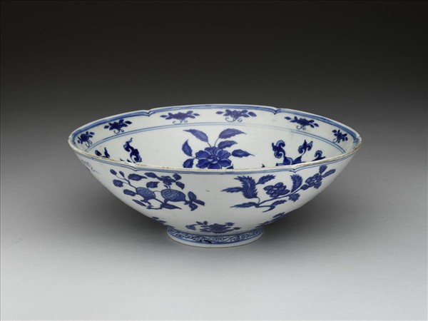 青花花果紋葵瓣口碗