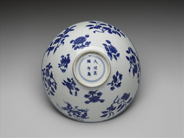 青花花果紋葵瓣口碗