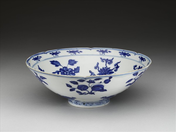 青花花果紋葵瓣口碗