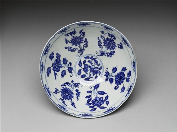 青花花果紋葵瓣口碗