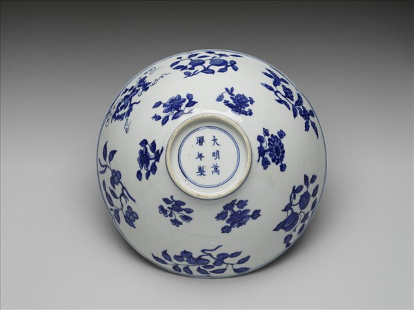 青花花果紋葵瓣口碗