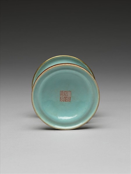 綠地粉彩番蓮紋燭台