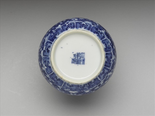 青花花卉紋渣斗