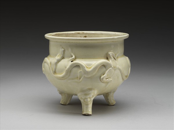 德化窯 白瓷蟠螭紋三足爐
