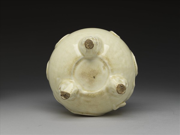 德化窯 白瓷蟠螭紋三足爐