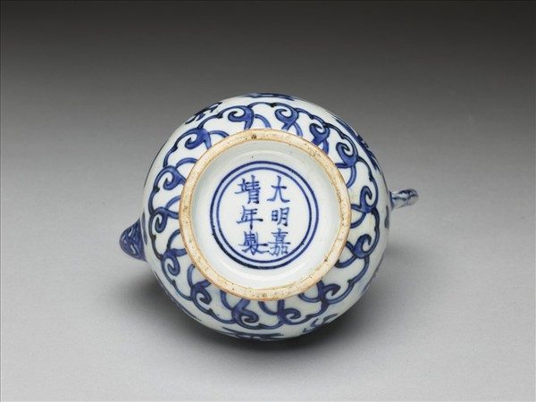 青花雲龍紋梨形壺