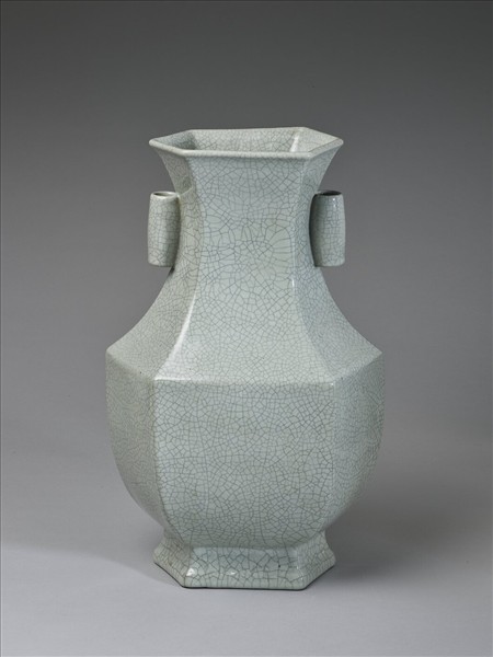 仿哥釉六方貫耳瓶