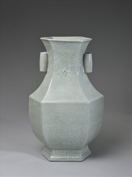 仿哥釉六方貫耳瓶