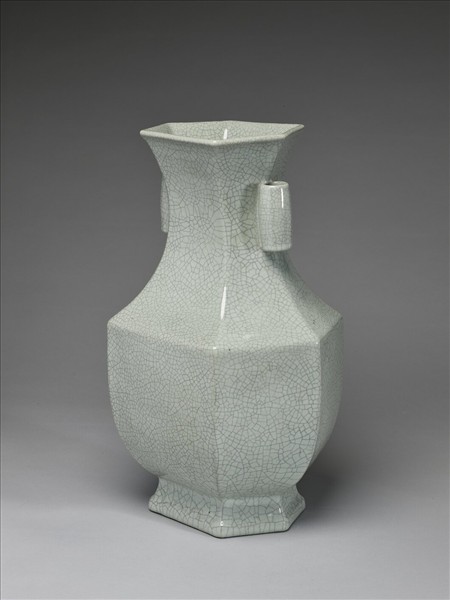 仿哥釉六方貫耳瓶