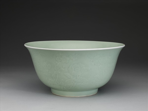 冬青釉折枝花果紋碗