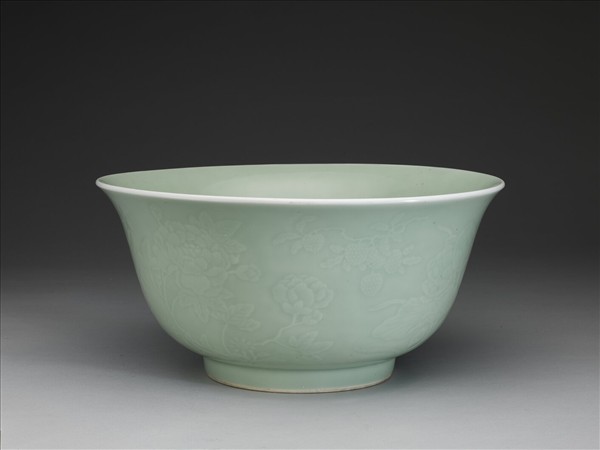 冬青釉折枝花果紋碗