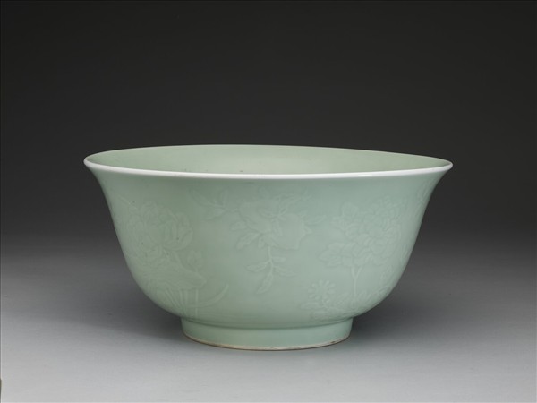 冬青釉折枝花果紋碗