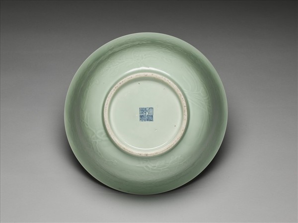 冬青釉折枝花果紋碗