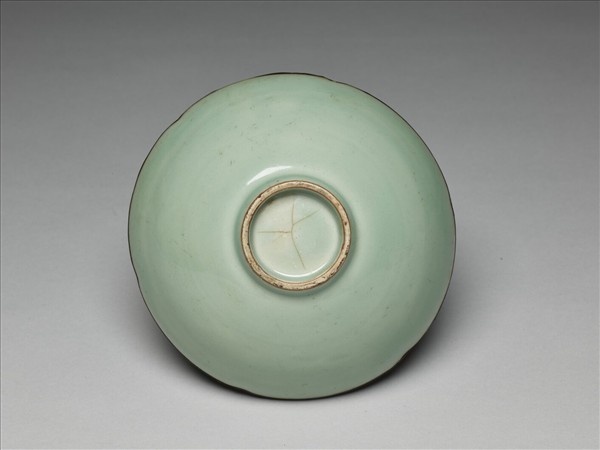 龍泉窯 青瓷梅花紋花式碗