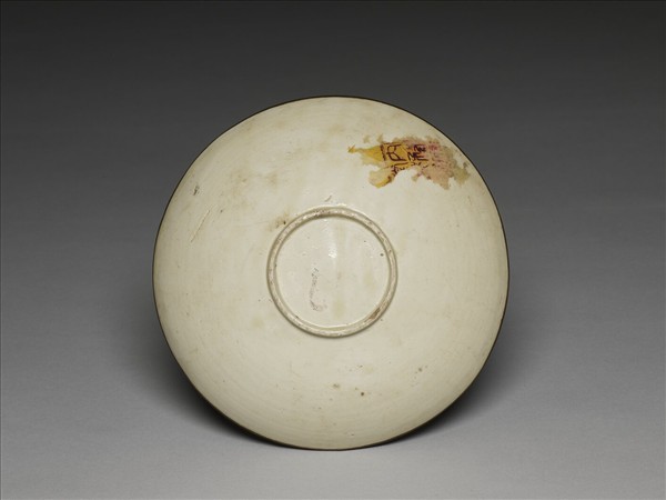 定窯 印花蓮塘鴛鴦紋葵口碗