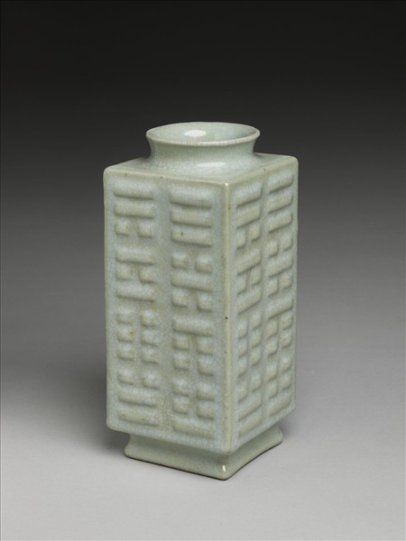 青瓷八卦紋琮式瓶